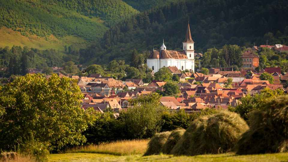 Private Day Trip to Sibiu from Bucharest - A private route to Sibiu through the Olt River Valley