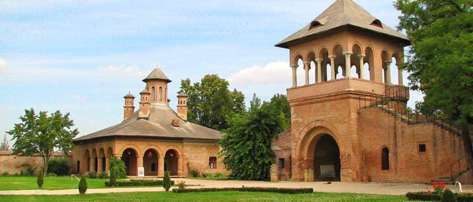 Private Tour from Bucharest to Dracula's tomb and Mogosoaia - Should you book this Bucharest Dracula’s Tomb and Mogosoaia private tour?