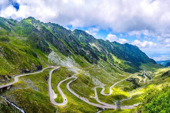 Private Tour - Top Gear Road, Transfăgărășan Highway - Bâlea Lake: the season-dependent highlight