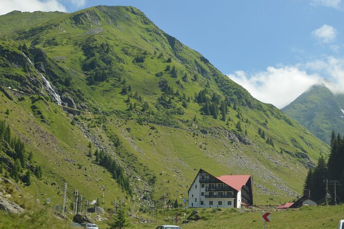 Private Transfagarasan Road Scenic Tour from Bucharest - Why this Transfăgărășan road day trip feels different from DIY