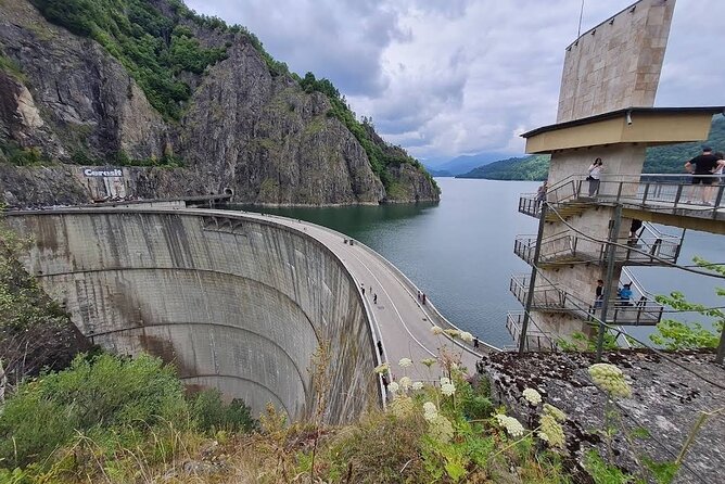 Small-group max 7 - Top Gear Road - Transfăgărăşan Highway - Vidraru Dam and Lake: the engineering break that also feels scenic