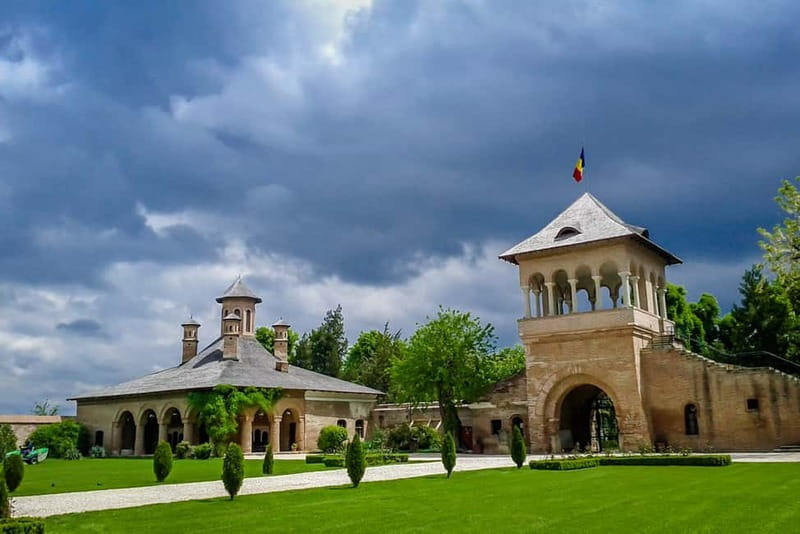 Small Group Tour to Mogosoaia Palace & Snagov Monastery - Mogosoaia Palace: Brancovenesc architecture that explains Romanian style