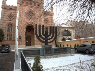 The Jewish heritage of Bucharest - half day walking tour - Meeting at Starbucks: an easy start, then quick orientation