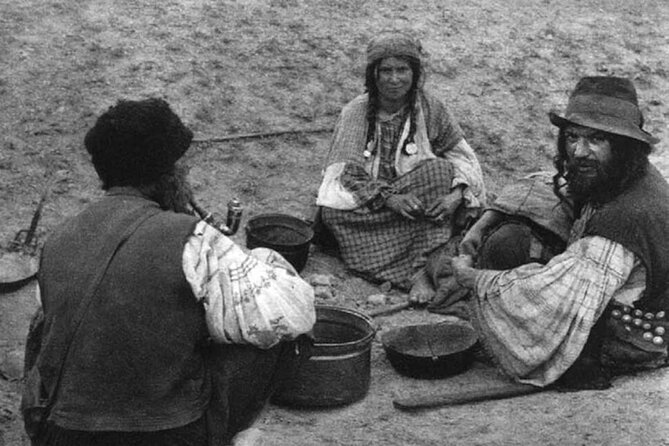 The Real Story of Gypsies - Slavery in Romania - Why this 3-hour walk starts at Teatrul Ion Creangă