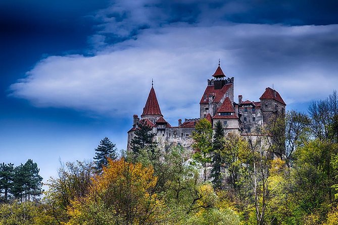 Transylvania Castles 4-day tour from Bucharest - Day 1: Peleș Castle, Bran Castle, Rasnov, and Brasov at night