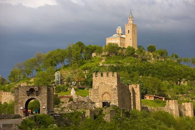 Veliko Tarnovo and Medieval Bulgaria Private Day Trip from Bucharest - Tsarevets Fortress: the medieval power center above Veliko Tarnovo