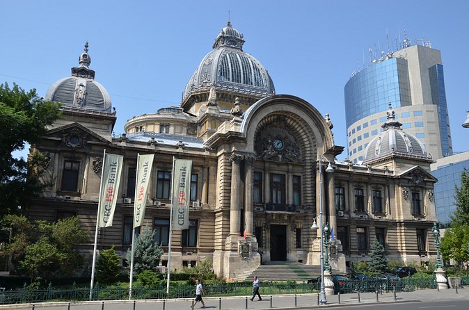 Walking tour of Bucharest - Gradina Icoanei near Ioanid Park: two parks, two different moods